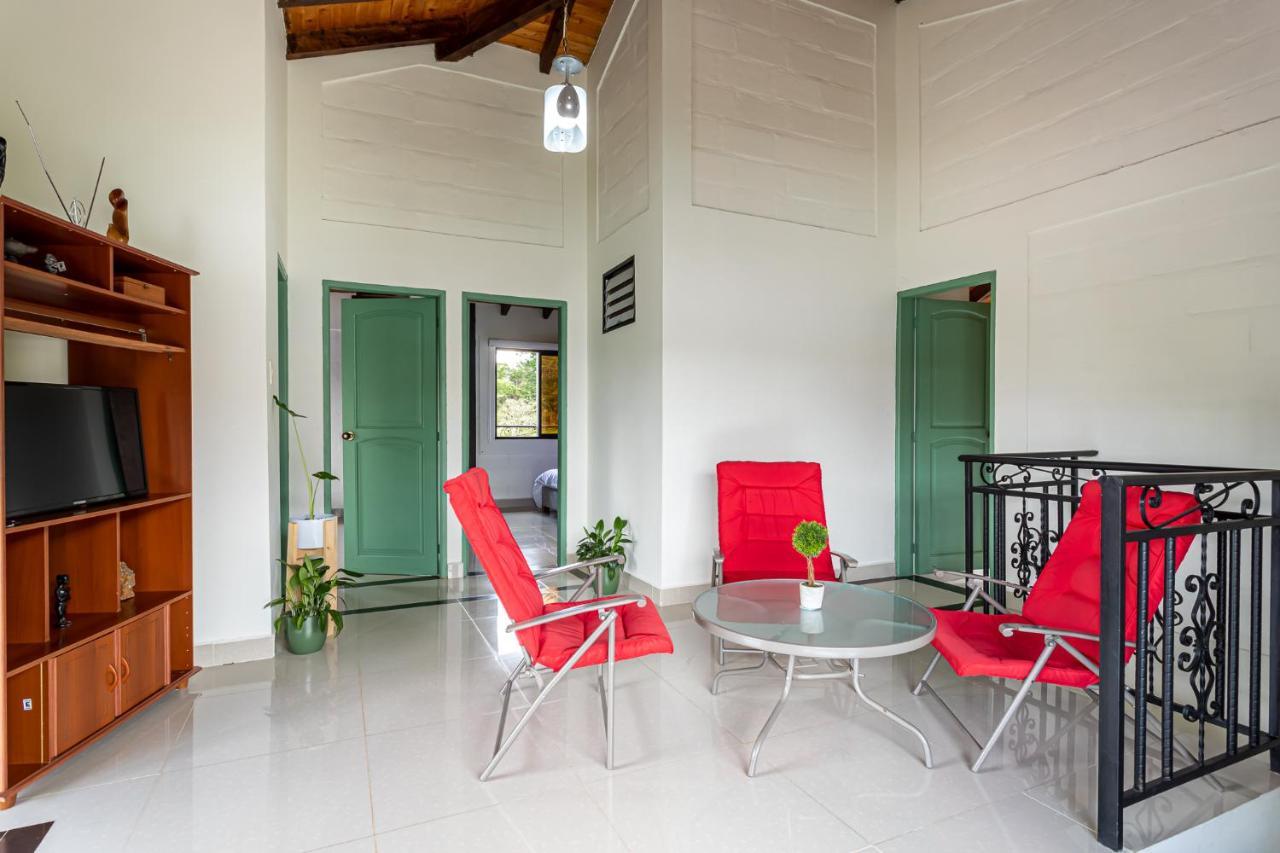 Soy Local Guatape Hotel Exterior photo