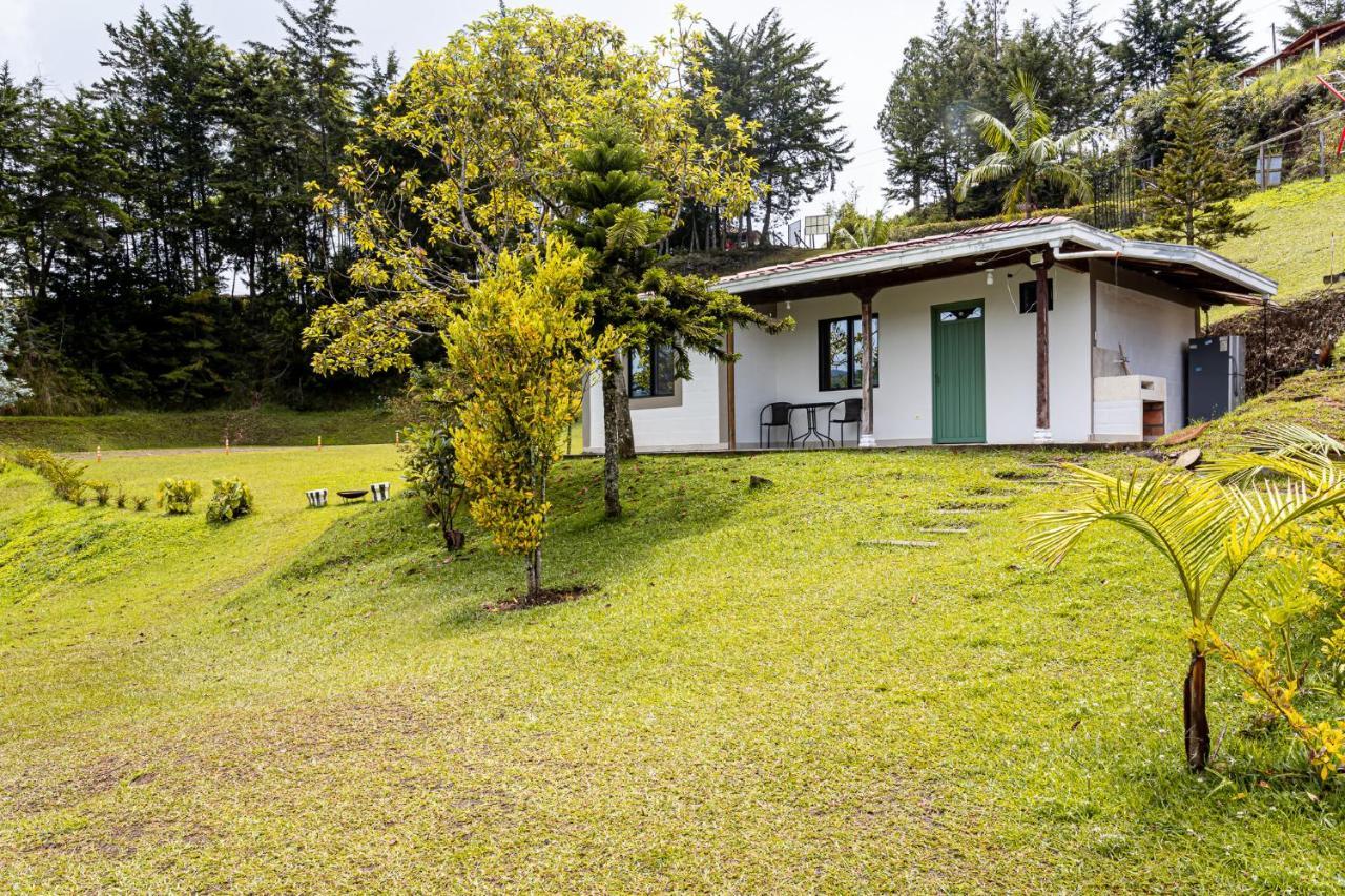 Soy Local Guatape Hotel Exterior photo
